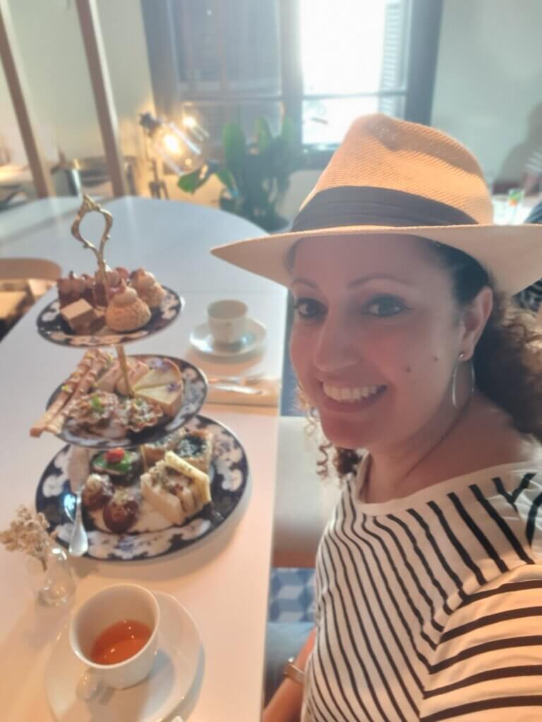 מסעדת וויס בתל אביב - להרגיש כמו מלכת אנגליה - דנה סתוי בעלת הבלוג "זמן איכות" לטיולים בארץ ובעולם