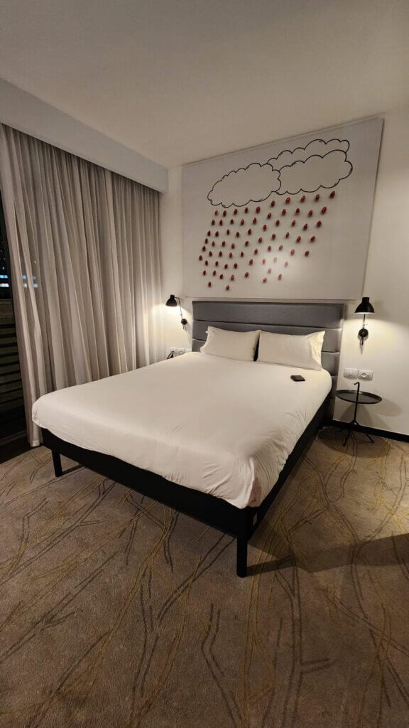 החדר במלון איביס סטלייס בירושלים - המלצה בבלוג " זמן איכות " של דנה סתוי