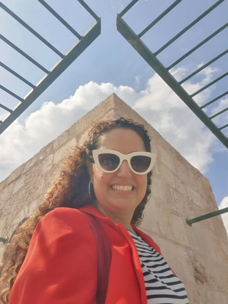 דנה סתוי בעלת הבלוג זמן איכות בתצפית המגדל הלבן ברמלה