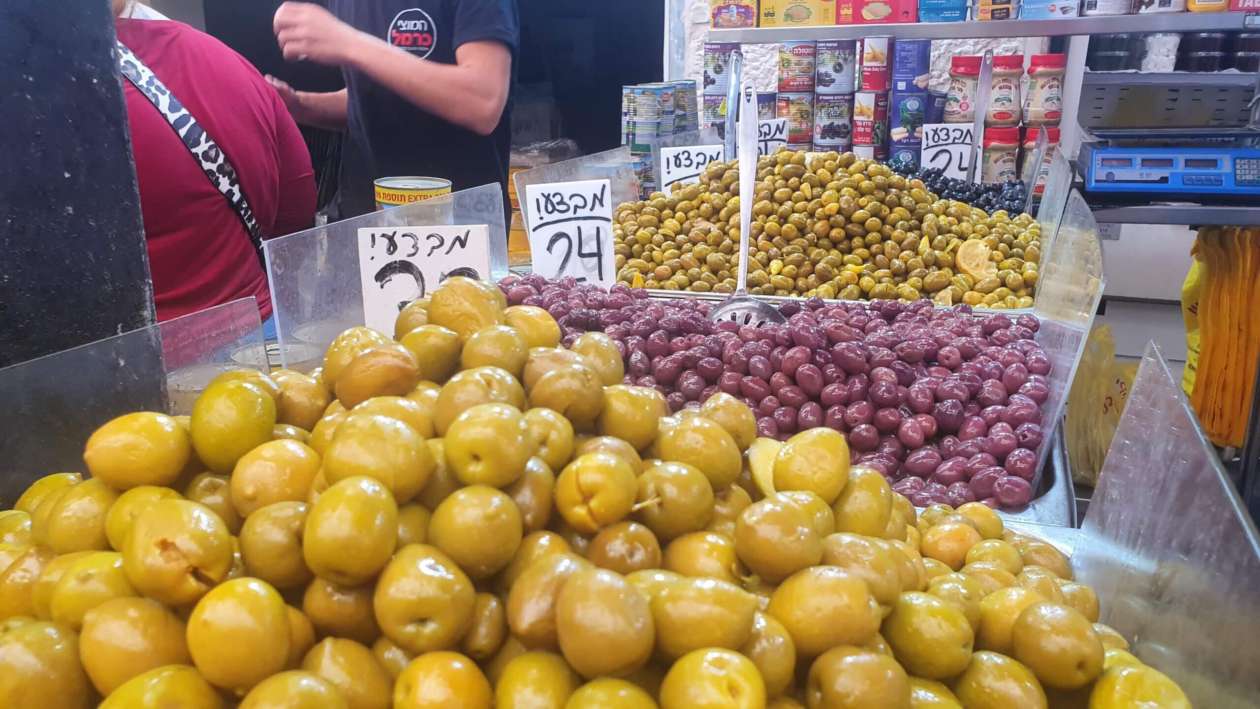 חמוצים בשוק רמלה