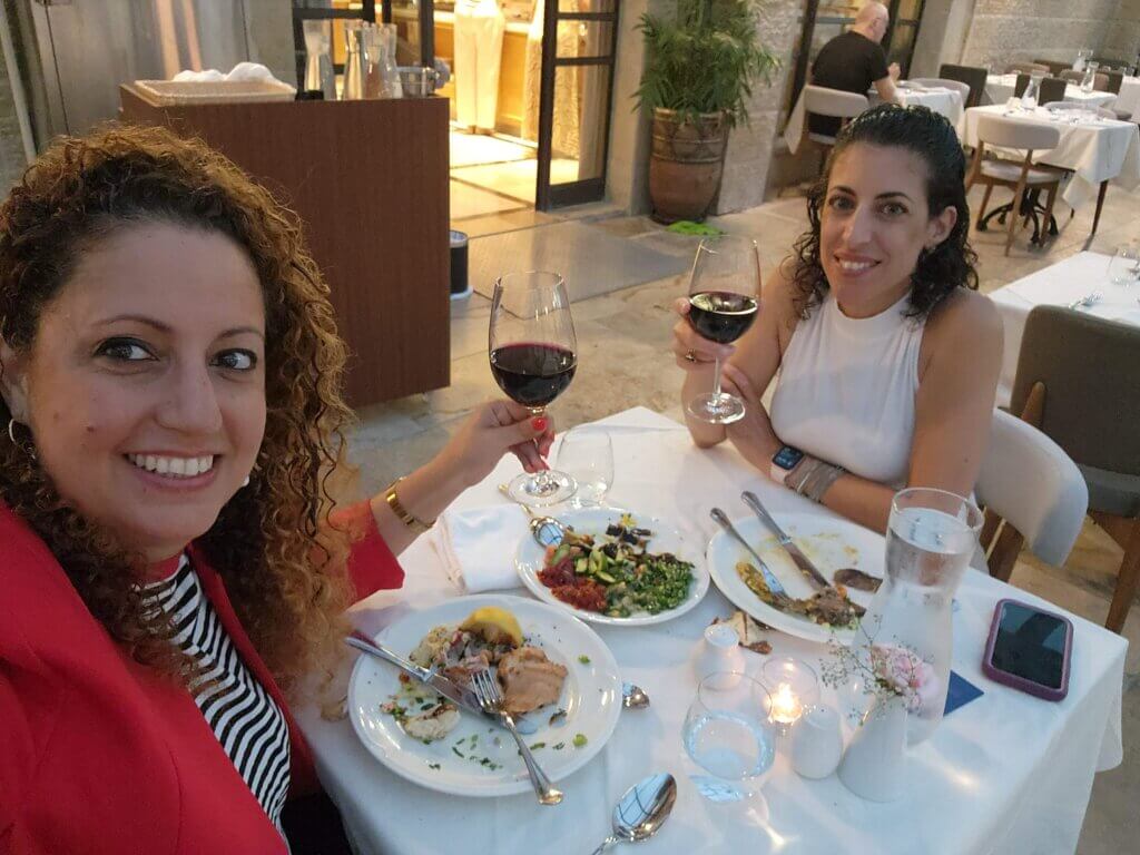 ארוחת ערב במסעדת ויקטוריה צילום - דנה סתוי