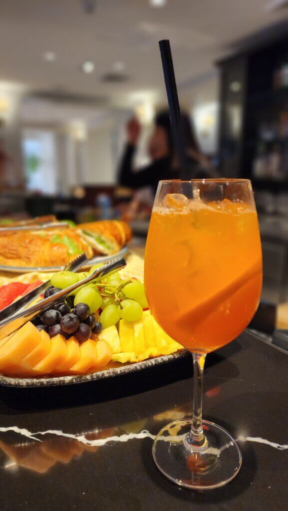 קוקטייל אפרול שפירץ במלון אדמונד צילום - דנה סתוי