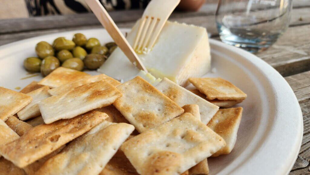 תוצרת מקומית פיקניק בגן לאומי בית גוברין - צילום - דנה סתוי מתוך הבלוג זמן איכות